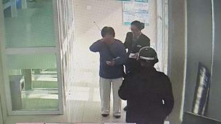 农行沂水沂城支行巧修残卡守护老人安心