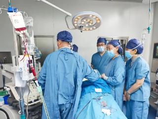 胶东半岛首例！青岛市妇女儿童医院成功为三胞胎中的重度贫血胎儿实施宫内输血，守护生命希望