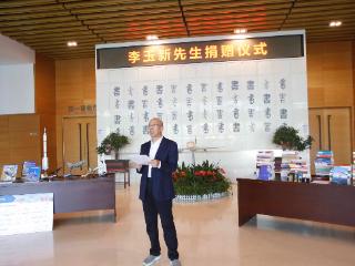 他与航空结缘46年，如今将“半生珍藏”捐给河南这所大学