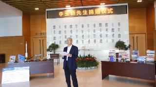 他与航空结缘46年，如今将“半生珍藏”捐给河南这所大学