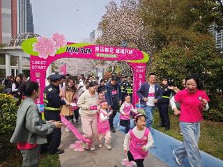 春日牵手萌娃跑，城校联合举办樱花马拉松