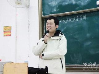 从外卖小哥到政策实践 高校把“两会报告”搬进了课堂