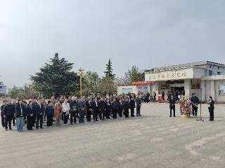 “缅怀英烈伟绩 传承英烈精神”——泰山区上高街道学苑社区开展清明节致敬英烈主题活动