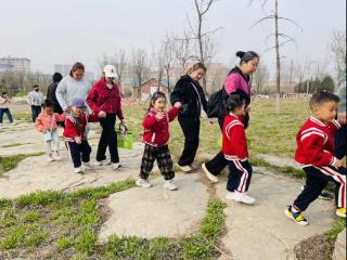 淄博市淄川区柳泉幼儿园：赴春日之约 享自然童趣