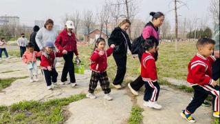 淄博市淄川区柳泉幼儿园：赴春日之约 享自然童趣