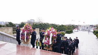 唐山、曹妃甸边检站携手海港六中共同开展缅怀革命先烈主题祭扫活动