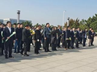 青岛城市公司党支部组织开展“缅怀先烈铸忠诚 实干担当践政绩”清明祭英烈主题党日活动