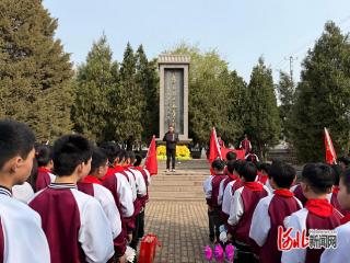 邢台市信都区留客小学组织开展清明祭扫活动