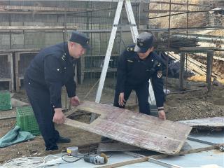 青岛西海岸新区灵珠山街道综合执法中队开展主干道两侧环境提升整治行动