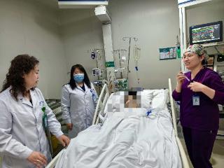 聊城市人民医院重症医学科团队成功救治院外心跳骤停超长心肺复苏少女