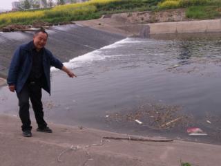 飞奔百米、纵身入水，阜南五旬退役军人2分钟救起落水男童