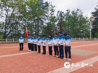 缅怀革命先烈 汲取奋进力量——兴义港华开展清明祭扫活动