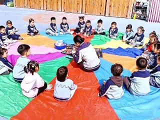 彩蛋寄春思 清明绘温情——徐家楼街道前灌社区雅思贝尔幼儿园开展绘彩蛋活动