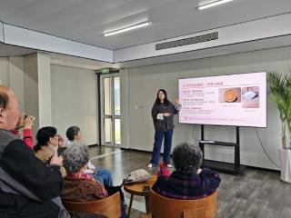 听屋檐故事 拓千年纹样 河西区图书馆举办“屋檐下的秘密”瓦当拓印体验活动 扫码阅读手机版