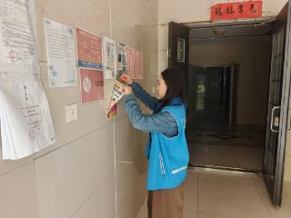 济宁市任城区南张街道悦心社区开展“清捡垃圾 美化环境”志愿服务活动