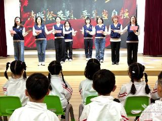 清风润童心！北湖幼儿园师幼清明忆英烈