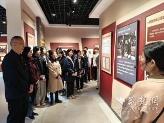 江夏职校开展党建带团建清明祭英烈主题实践活动