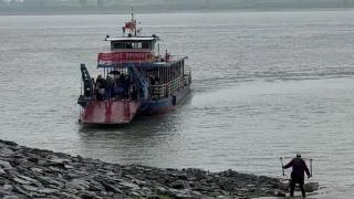 风雨中为奔跑的84岁卖菜老人掉头,宿松船长欧阳正光善举感动全网