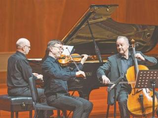 三位大师奏响琴岛 德国莱比锡三重奏音乐会举办