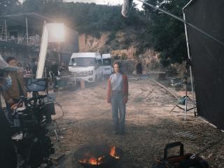 《阳光灿烂的地方》片场照曝光 金莎呈现复杂人物状态