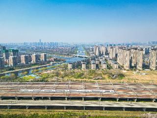 2天单日发送旅客超百万人次！清明假期郑州铁路客流火爆