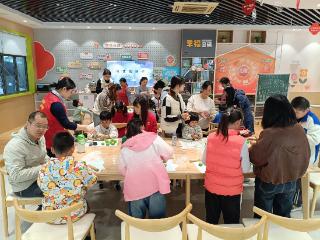 荷韵社区：巧手做青团，邻里话清明