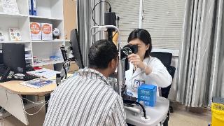 为一枚角膜源,深圳急症患者打 “飞的” 来黔