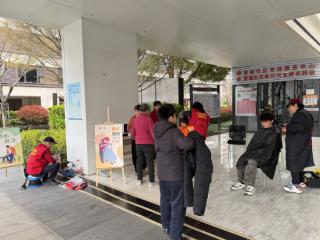 望湖社区：春风送暖入望湖 幸福市集惠民生