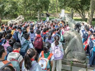 清明节岳飞墓前的祭品怎么处理？
