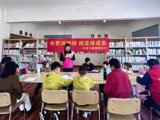 “读书会”丰富青少年春假生活