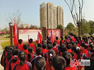 深泽县140名小学师生赴烈士陵园接受爱国主义教育