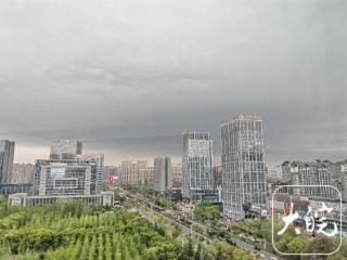 合肥天空乌云密布 气象部门：雷雨大风、短时强降水将至