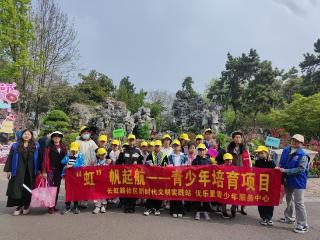 莫愁湖畔寻春色 海棠花下访金陵