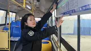 临危不惧先担当 公交巾帼勇救火 烟台高新区女公交驾驶员房喜梅秒变“消防员”