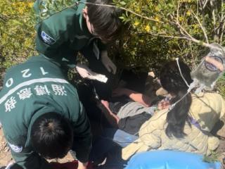 与时间赛跑 向险而行！世博高新医院+119联动，陡峭山体上抢回过敏休克患者生命