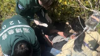 与时间赛跑 向险而行！世博高新医院+119联动，陡峭山体上抢回过敏休克患者生命