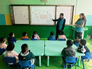 济南市莱芜区凤城街道任花园社区开展“社区宣讲进课堂”活动