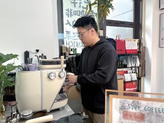 杭州一家社区咖啡馆 半年“喝”出9家公司，剑桥博士在楼上创业