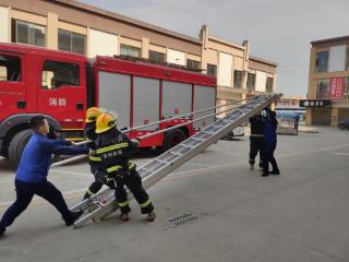 普定县消防救援大队走进鑫旺大市场开展“防、灭、宣、练”工作