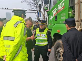 联合执法严管控，崂山区综合行政执法局推动建筑垃圾运输规范化管理