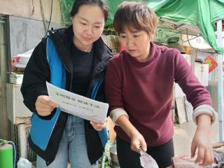 济宁市任城区南张街道李楼社区开展“倡导餐桌文明，共建文明城市”宣传活动