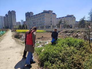 济宁市任城区李营街道任和社区开展“荒地巡查 筑牢禁毒种植防线”行动