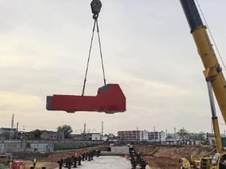 郑州国际陆港专用铁路新建联络线跨炎黄大道钢桁梁拼装正式启动