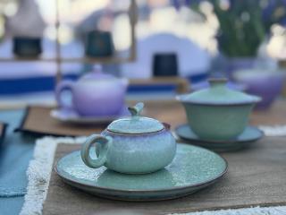 用一只钧瓷杯“盛”满春色