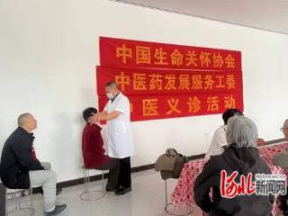 晋州市小尚村举办书画笔会暨中医义诊活动