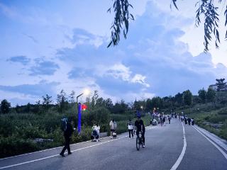 工行毕节威宁支行：金融活水润草海 避暑升级焕新颜