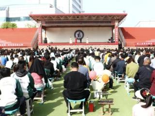 山东省济南市莱芜第十七中学2026年42级高三“十八而志 追光前行”成人礼圆满举办