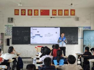 非遗导师朱细胜走进下埠集中心学校讲授毛笔文化