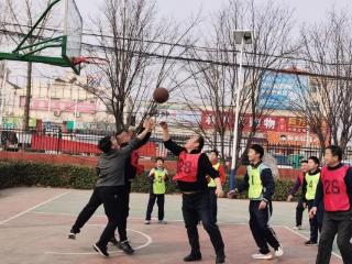 淄博市高青县常家中心小学开展体育教师与学生篮球友谊赛