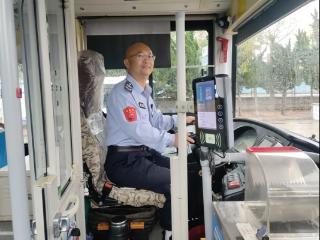 荣成公交：公交司机与乘客联动救火